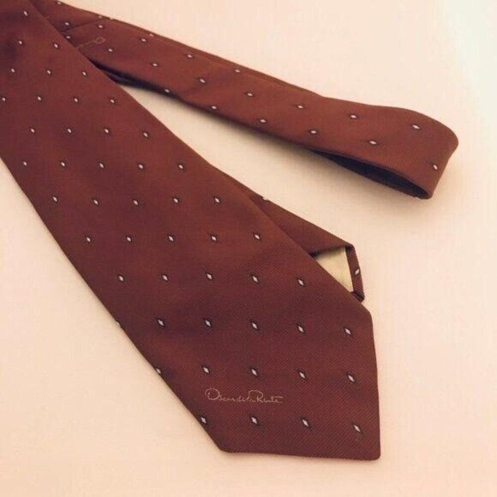 #1671 OSCAR DE LA RENTA VTG MAROON NECKTIE 55 IN X 3.75 IN